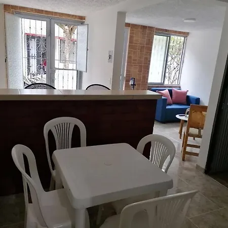 Bienvenido A Tu Segundo Hogar A Dos Cuadras Del Centro Recreacional Lagos Club Comfatolima Ibagué Exterior photo