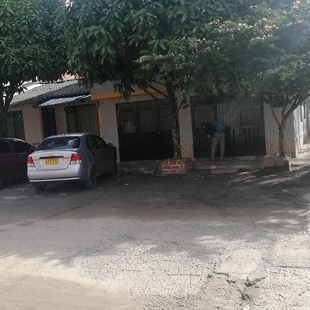 Bienvenido A Tu Segundo Hogar A Dos Cuadras Del Centro Recreacional Lagos Club Comfatolima Ibagué Exterior photo