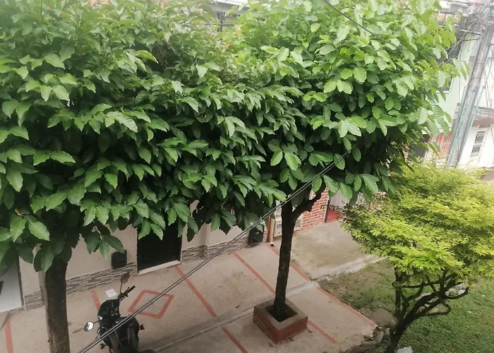 Bienvenido A Tu Segundo Hogar A Dos Cuadras Del Centro Recreacional Lagos Club Comfatolima