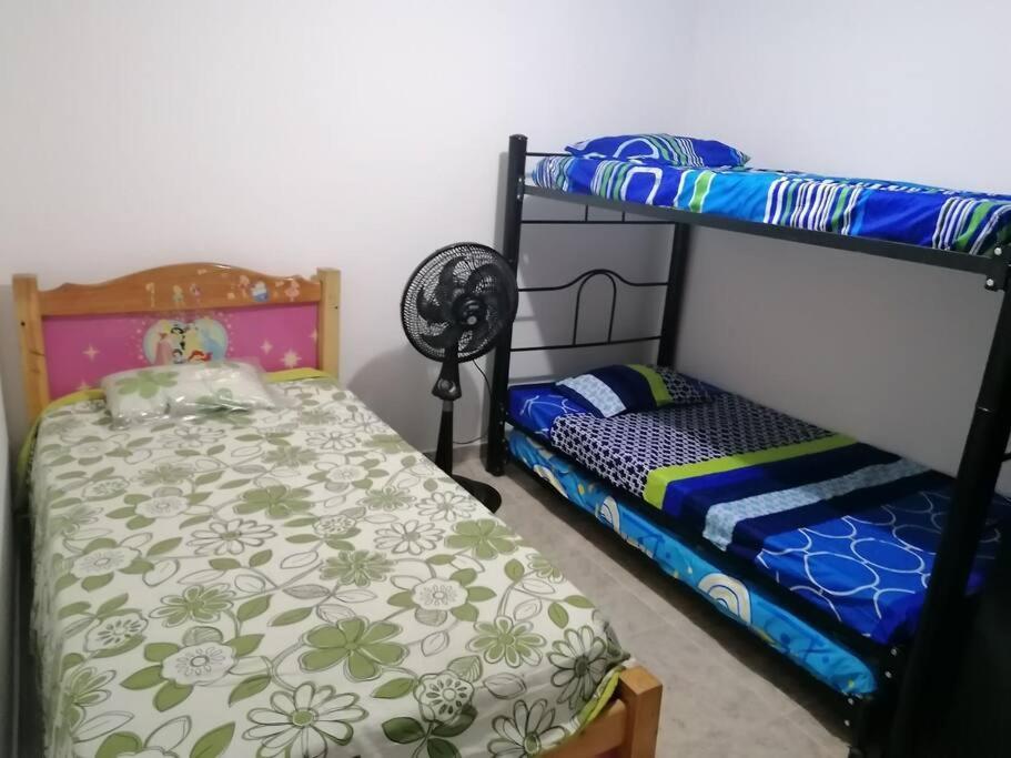 Bienvenido A Tu Segundo Hogar A Dos Cuadras Del Centro Recreacional Lagos Club Comfatolima Holiday home