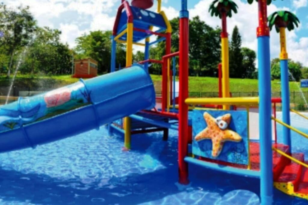 Bienvenido A Tu Segundo Hogar A Dos Cuadras Del Centro Recreacional Lagos Club Comfatolima Holiday home *