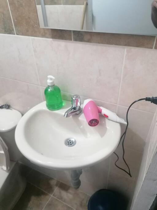 Bienvenido A Tu Segundo Hogar A Dos Cuadras Del Centro Recreacional Lagos Club Comfatolima Ibague
